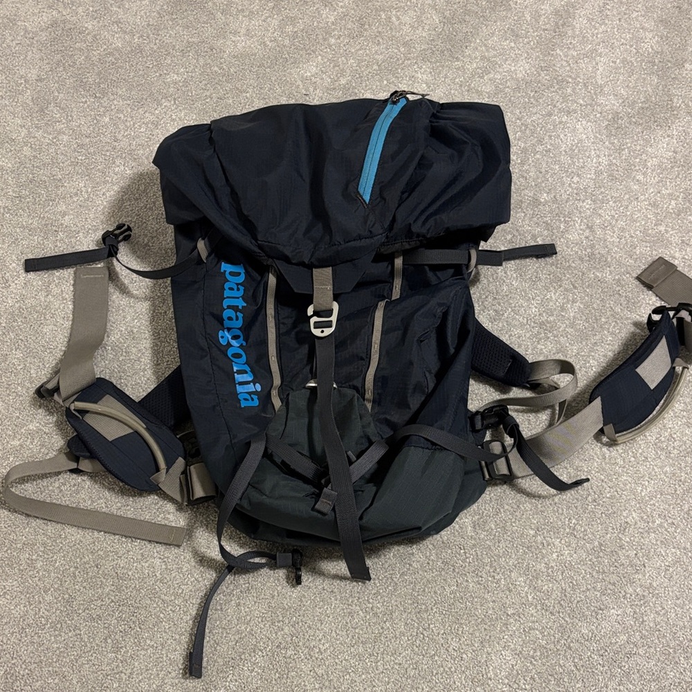 Patagonia Ascensionist Pack 35L Black and Blue - S/M size